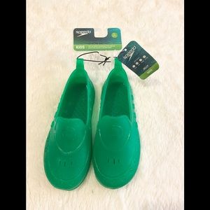 NWT Speedo boys green jelly water shoes size large